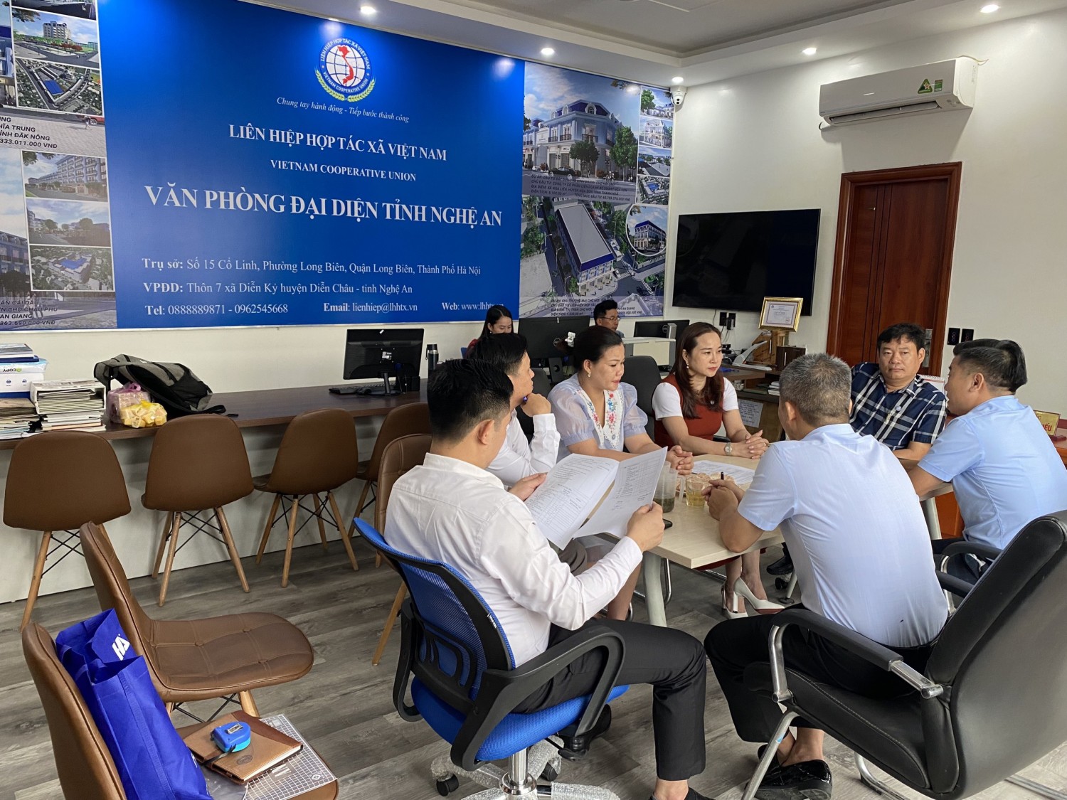 Đoàn công tác Công ty cổ phần tập đoàn Chợ Toàn Cầu (GMG) và công ty cổ phần OCOP SHOP (OCS) hỗ trợ khảo sát văn phòng đại diện tỉnh